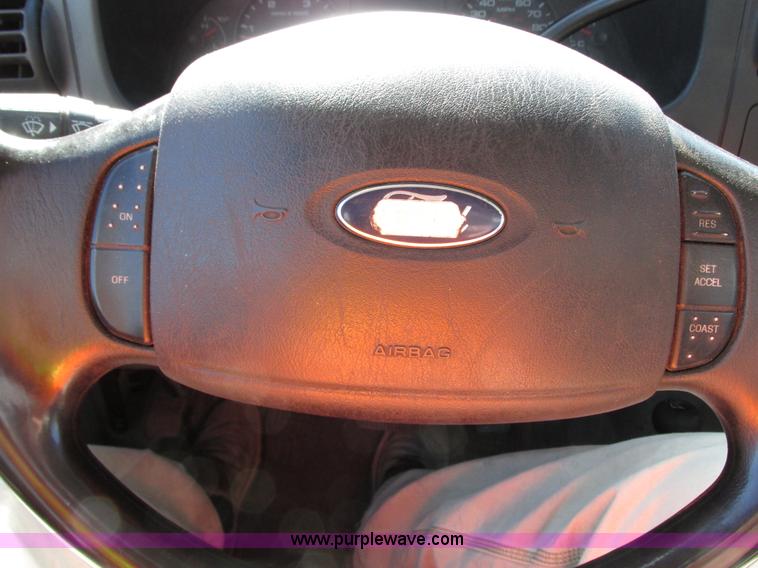 image for item G9124 2006 Ford F550 service truck with crane