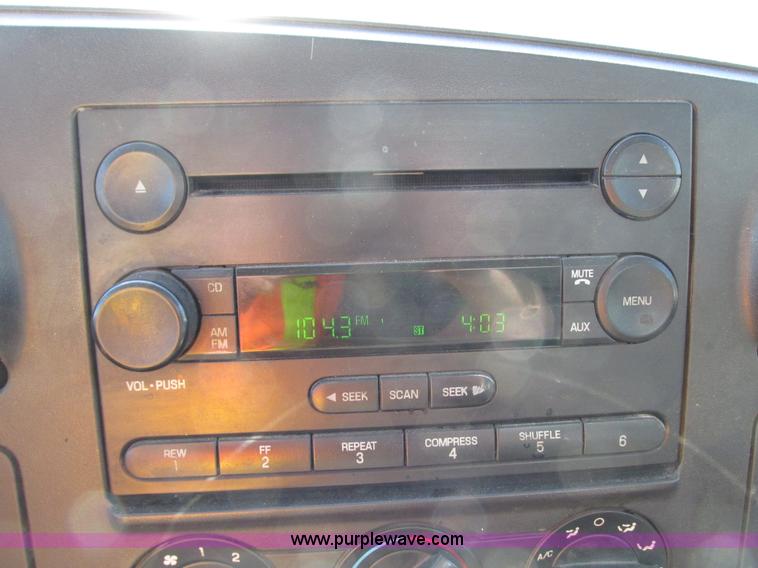 image for item G9124 2006 Ford F550 service truck with crane