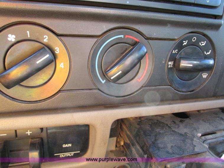 image for item G9124 2006 Ford F550 service truck with crane