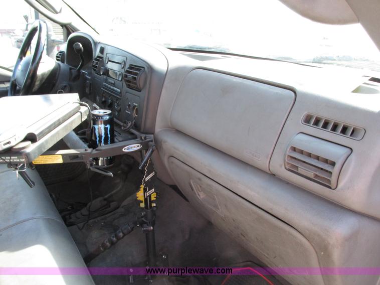 image for item G9124 2006 Ford F550 service truck with crane