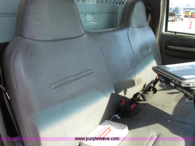 image for item G9124 2006 Ford F550 service truck with crane