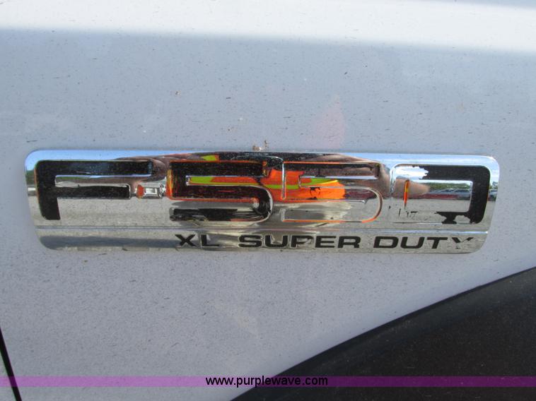 image for item G9124 2006 Ford F550 service truck with crane