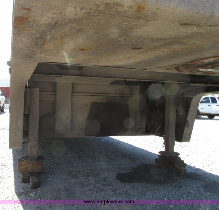 image for item G9125 2006 Trail King TK70HT-482 equipment trailer