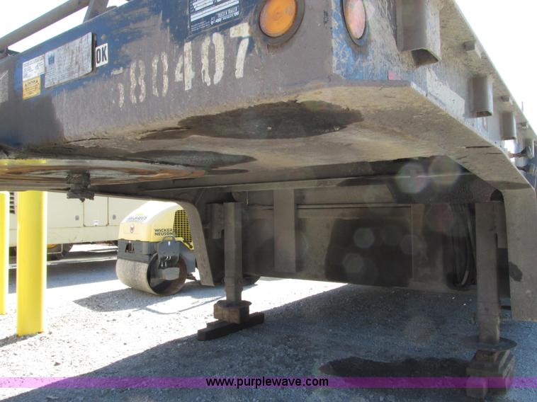 image for item G9125 2006 Trail King TK70HT-482 equipment trailer