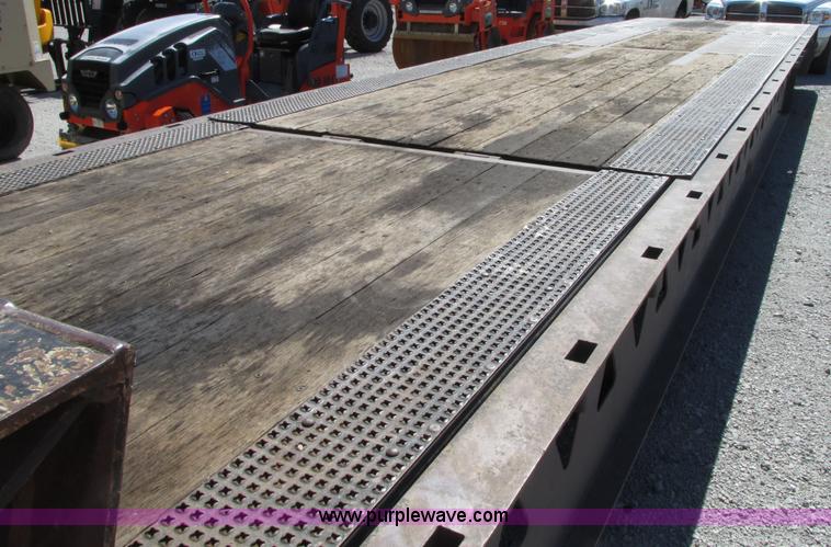 image for item G9125 2006 Trail King TK70HT-482 equipment trailer