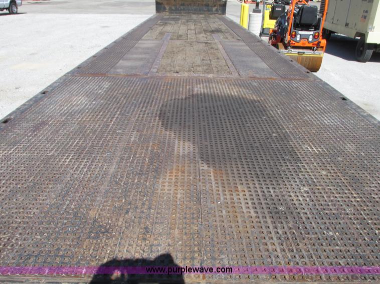 image for item G9125 2006 Trail King TK70HT-482 equipment trailer