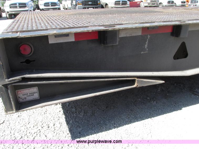 image for item G9125 2006 Trail King TK70HT-482 equipment trailer