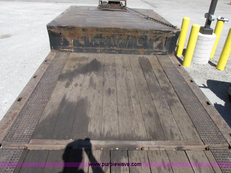 image for item G9125 2006 Trail King TK70HT-482 equipment trailer