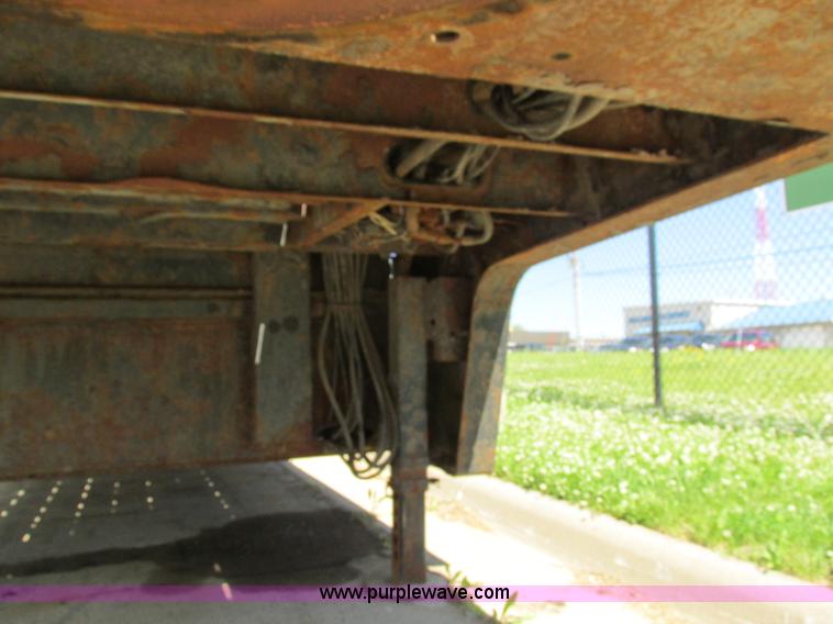 image for item I4170 2007 Trail King TK70HT trailer