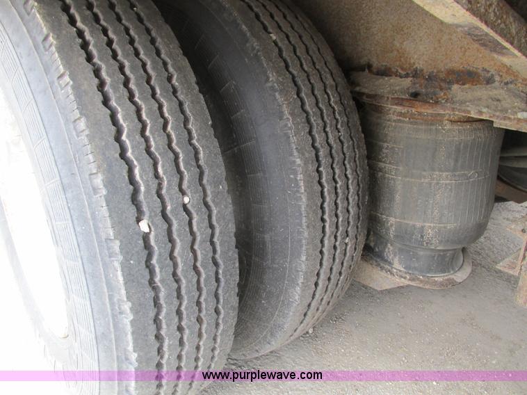 image for item I4172 2006 Trail King TK70HT-482 trailer