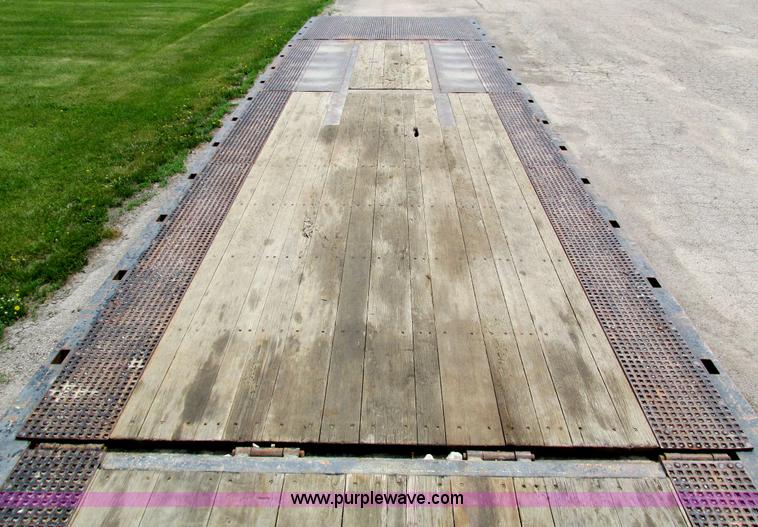 image for item I4172 2006 Trail King TK70HT-482 trailer