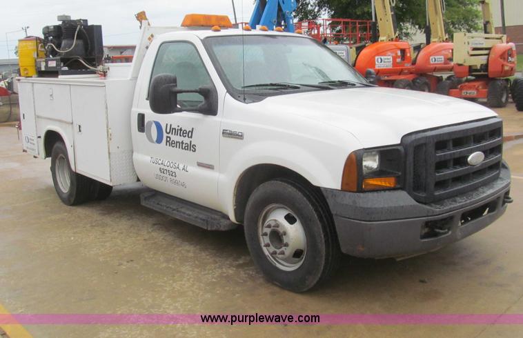 image for item I7001 2006 Ford F350 Super Duty XL service truck