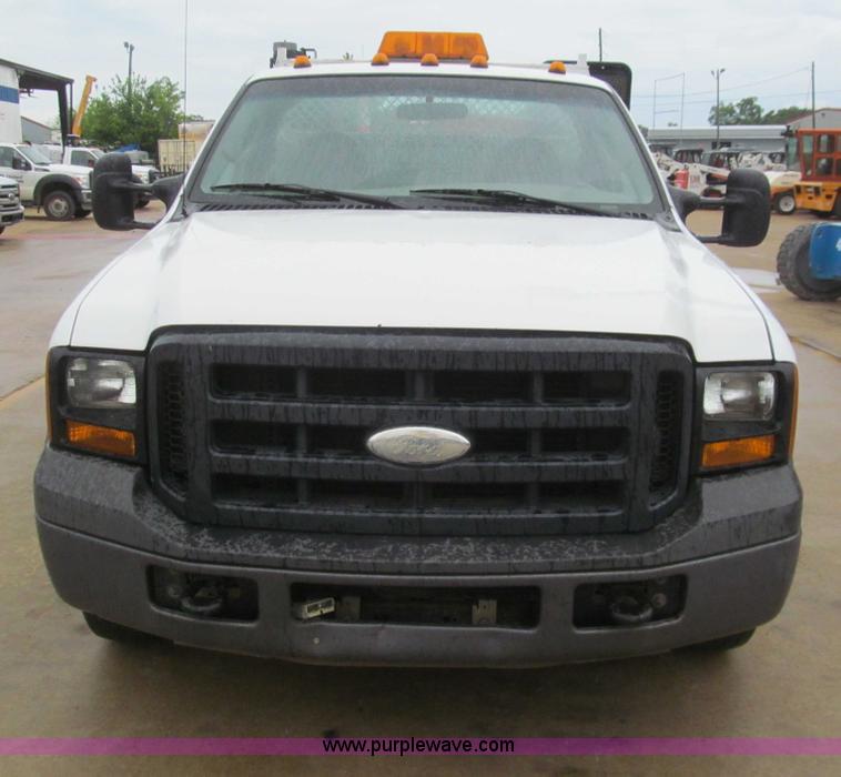 image for item I7001 2006 Ford F350 Super Duty XL service truck