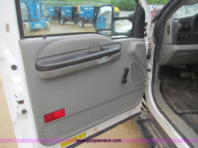 image for item I7001 2006 Ford F350 Super Duty XL service truck
