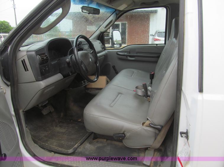 image for item I7001 2006 Ford F350 Super Duty XL service truck