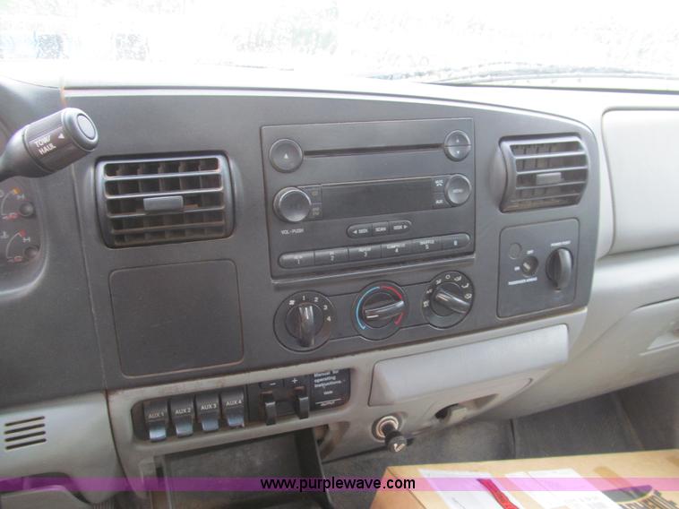 image for item I7001 2006 Ford F350 Super Duty XL service truck