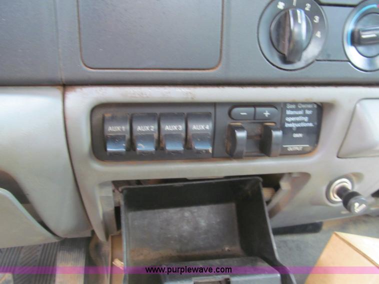 image for item I7001 2006 Ford F350 Super Duty XL service truck