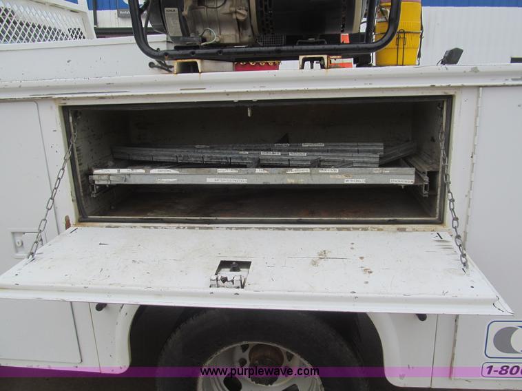 image for item I7001 2006 Ford F350 Super Duty XL service truck