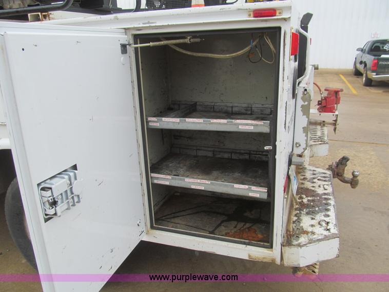 image for item I7001 2006 Ford F350 Super Duty XL service truck