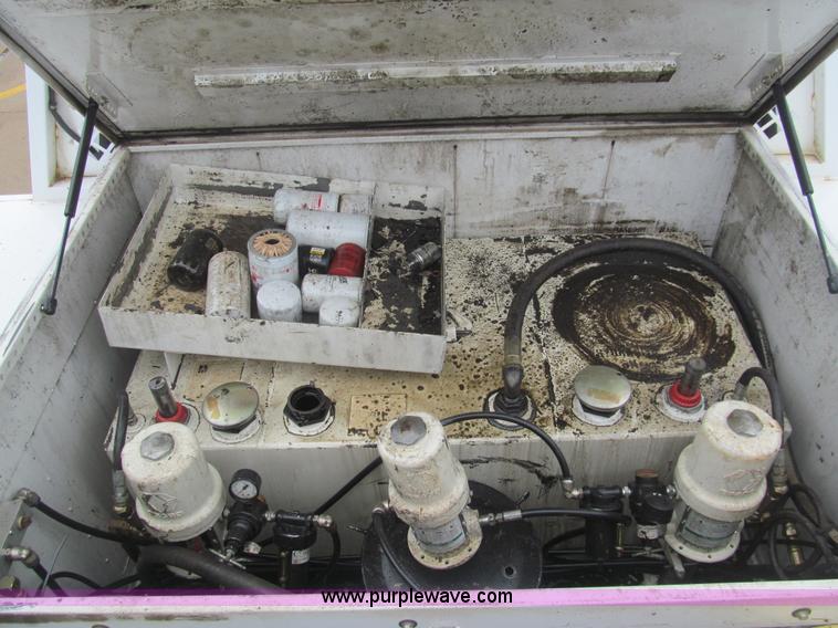 image for item I7001 2006 Ford F350 Super Duty XL service truck