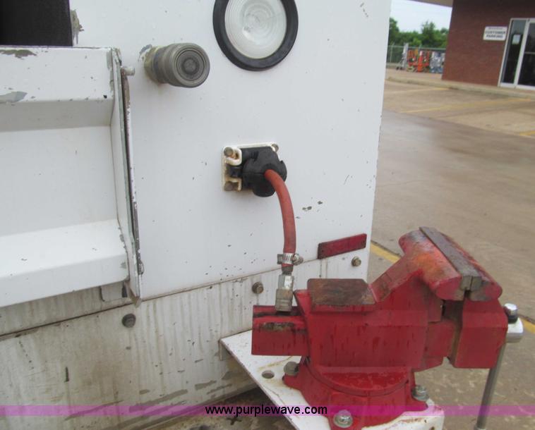 image for item I7001 2006 Ford F350 Super Duty XL service truck