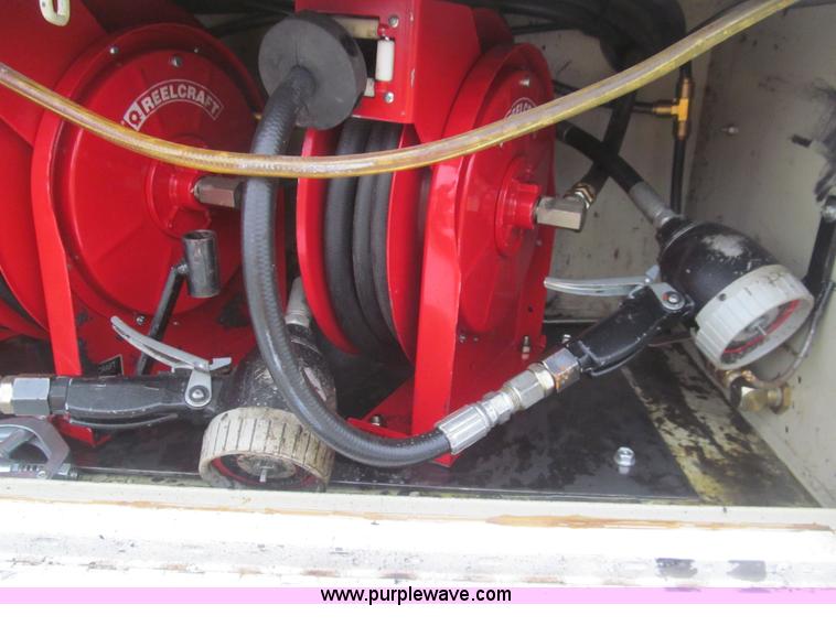 image for item I7001 2006 Ford F350 Super Duty XL service truck