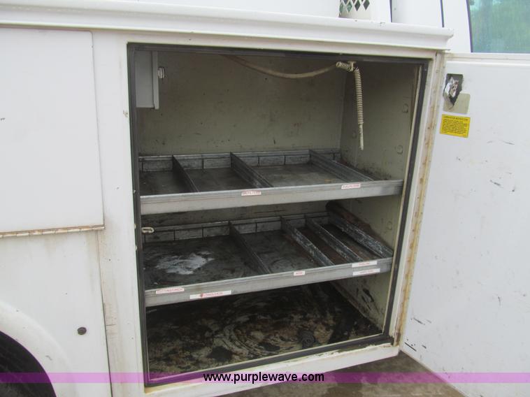 image for item I7001 2006 Ford F350 Super Duty XL service truck