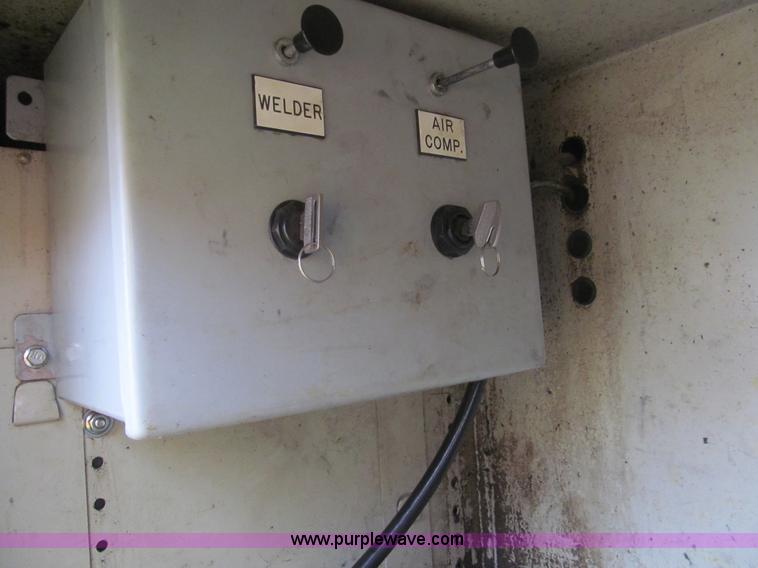 image for item I7001 2006 Ford F350 Super Duty XL service truck