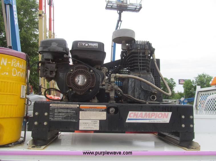 image for item I7001 2006 Ford F350 Super Duty XL service truck