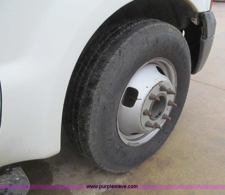 image for item I7001 2006 Ford F350 Super Duty XL service truck