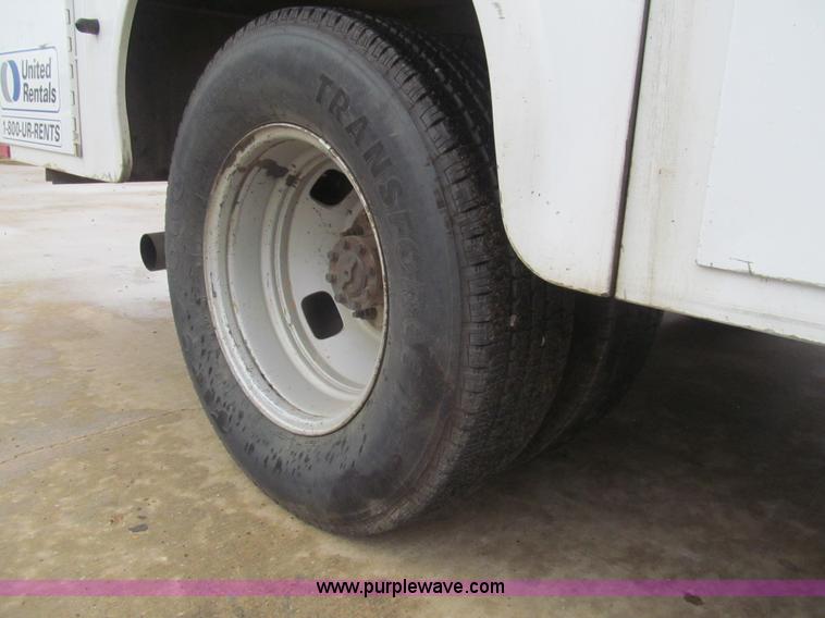 image for item I7001 2006 Ford F350 Super Duty XL service truck