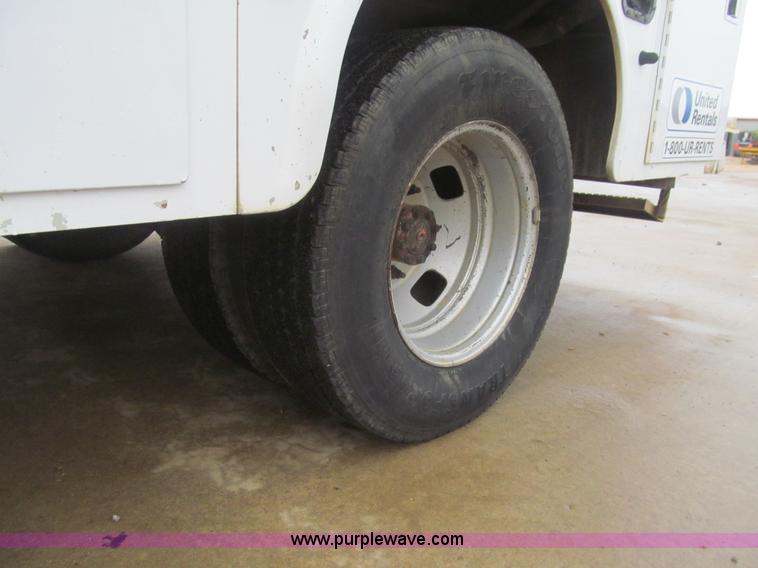 image for item I7001 2006 Ford F350 Super Duty XL service truck