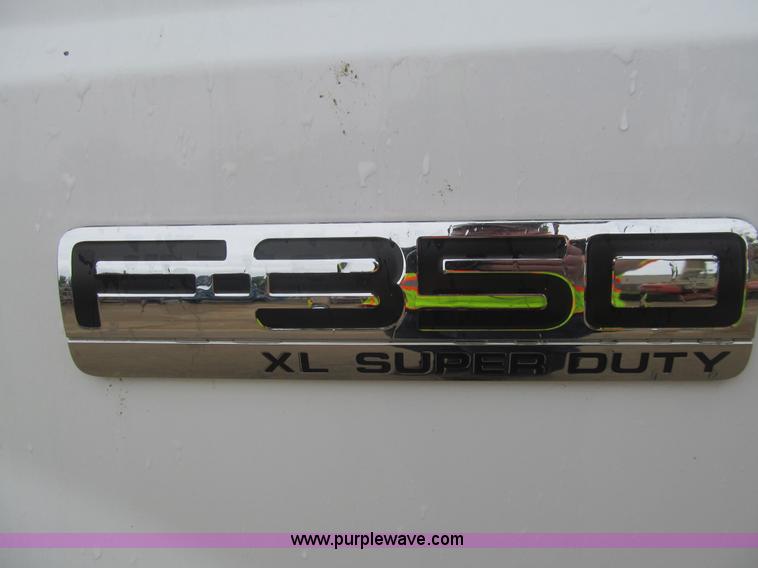 image for item I7001 2006 Ford F350 Super Duty XL service truck