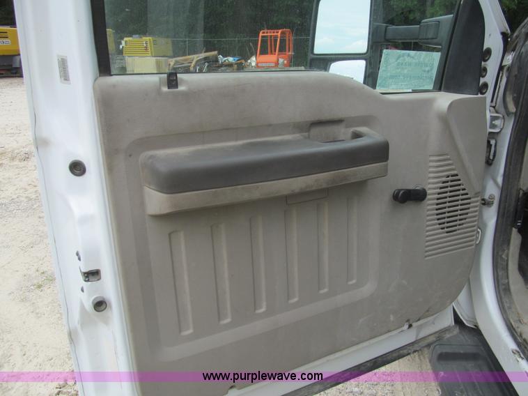 image for item I7004 2008 Ford F550 Super Duty XLT service truck with crane