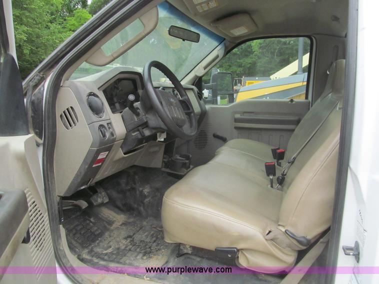 image for item I7004 2008 Ford F550 Super Duty XLT service truck with crane