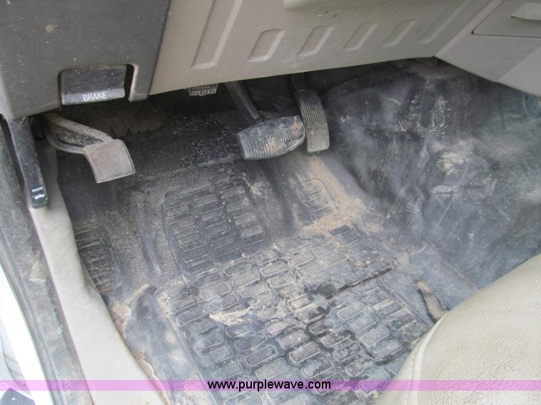 image for item I7004 2008 Ford F550 Super Duty XLT service truck with crane