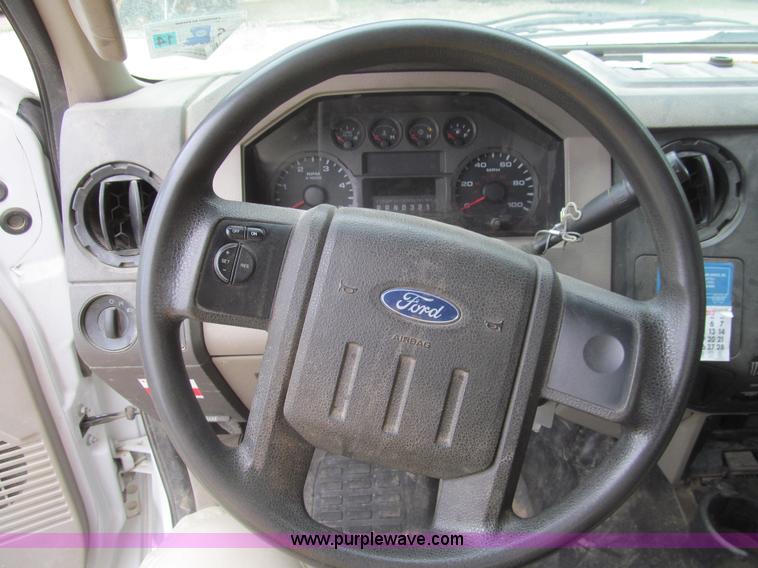 image for item I7004 2008 Ford F550 Super Duty XLT service truck with crane