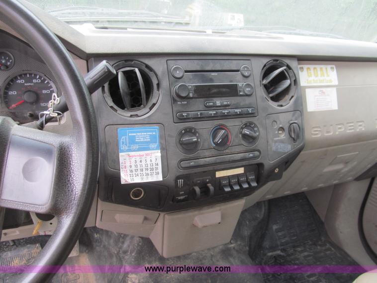 image for item I7004 2008 Ford F550 Super Duty XLT service truck with crane