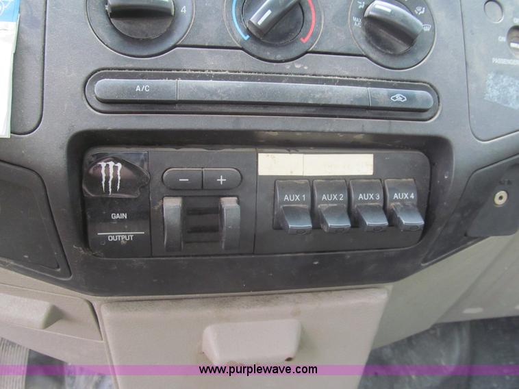 image for item I7004 2008 Ford F550 Super Duty XLT service truck with crane