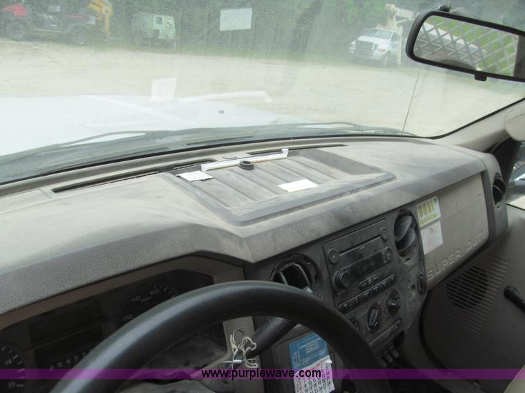 image for item I7004 2008 Ford F550 Super Duty XLT service truck with crane