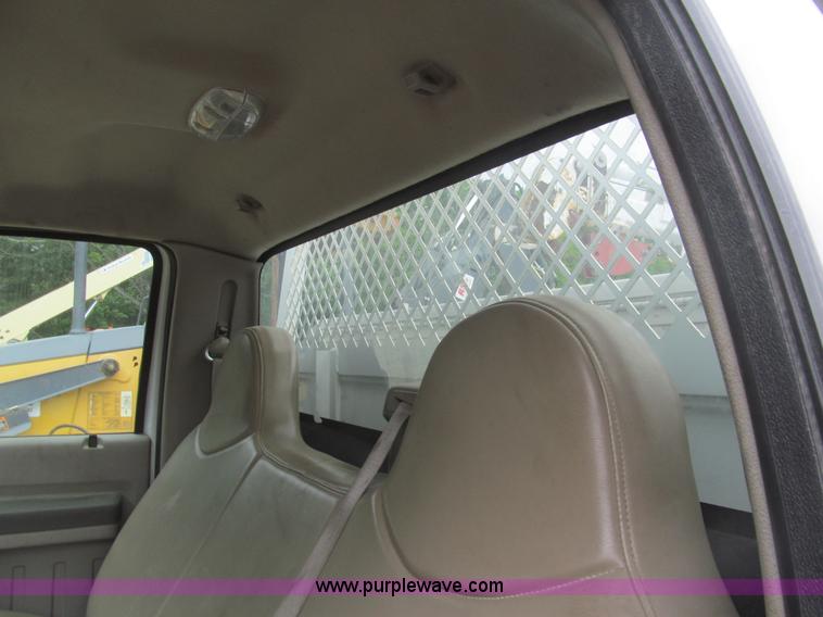 image for item I7004 2008 Ford F550 Super Duty XLT service truck with crane