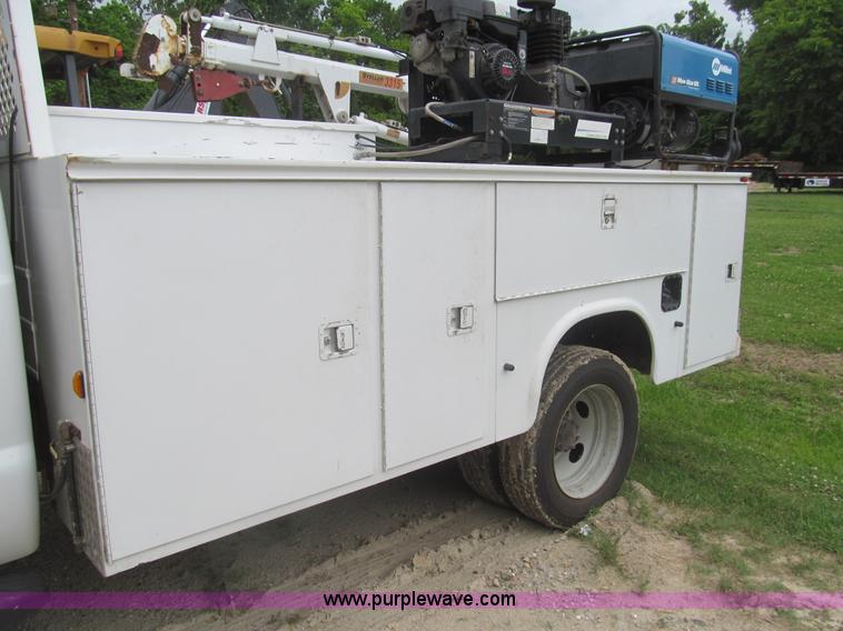 image for item I7004 2008 Ford F550 Super Duty XLT service truck with crane