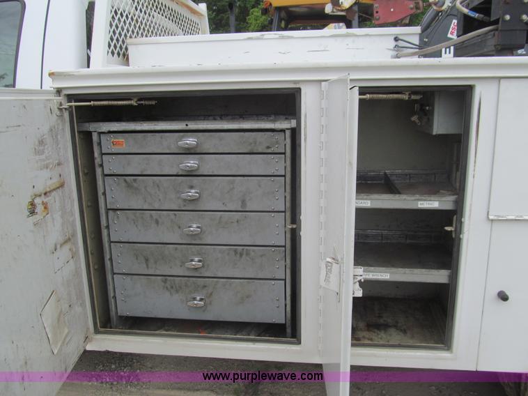 image for item I7004 2008 Ford F550 Super Duty XLT service truck with crane