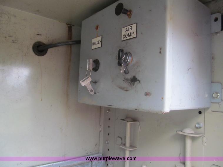 image for item I7004 2008 Ford F550 Super Duty XLT service truck with crane