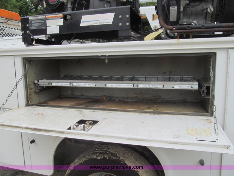 image for item I7004 2008 Ford F550 Super Duty XLT service truck with crane