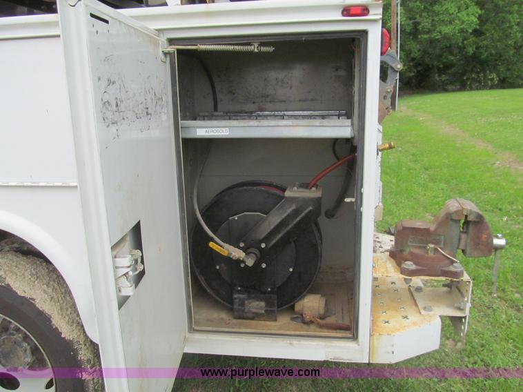 image for item I7004 2008 Ford F550 Super Duty XLT service truck with crane