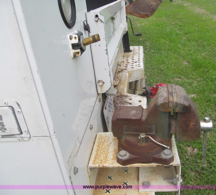 image for item I7004 2008 Ford F550 Super Duty XLT service truck with crane