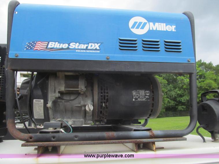 image for item I7004 2008 Ford F550 Super Duty XLT service truck with crane