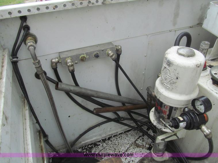 image for item I7004 2008 Ford F550 Super Duty XLT service truck with crane