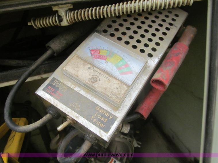 image for item I7004 2008 Ford F550 Super Duty XLT service truck with crane